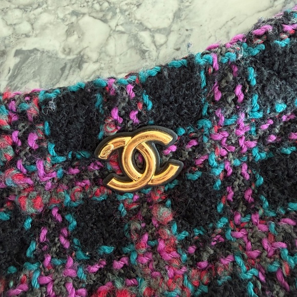 Chanel Tweed Shoulder Bag - Picture 2 of 8